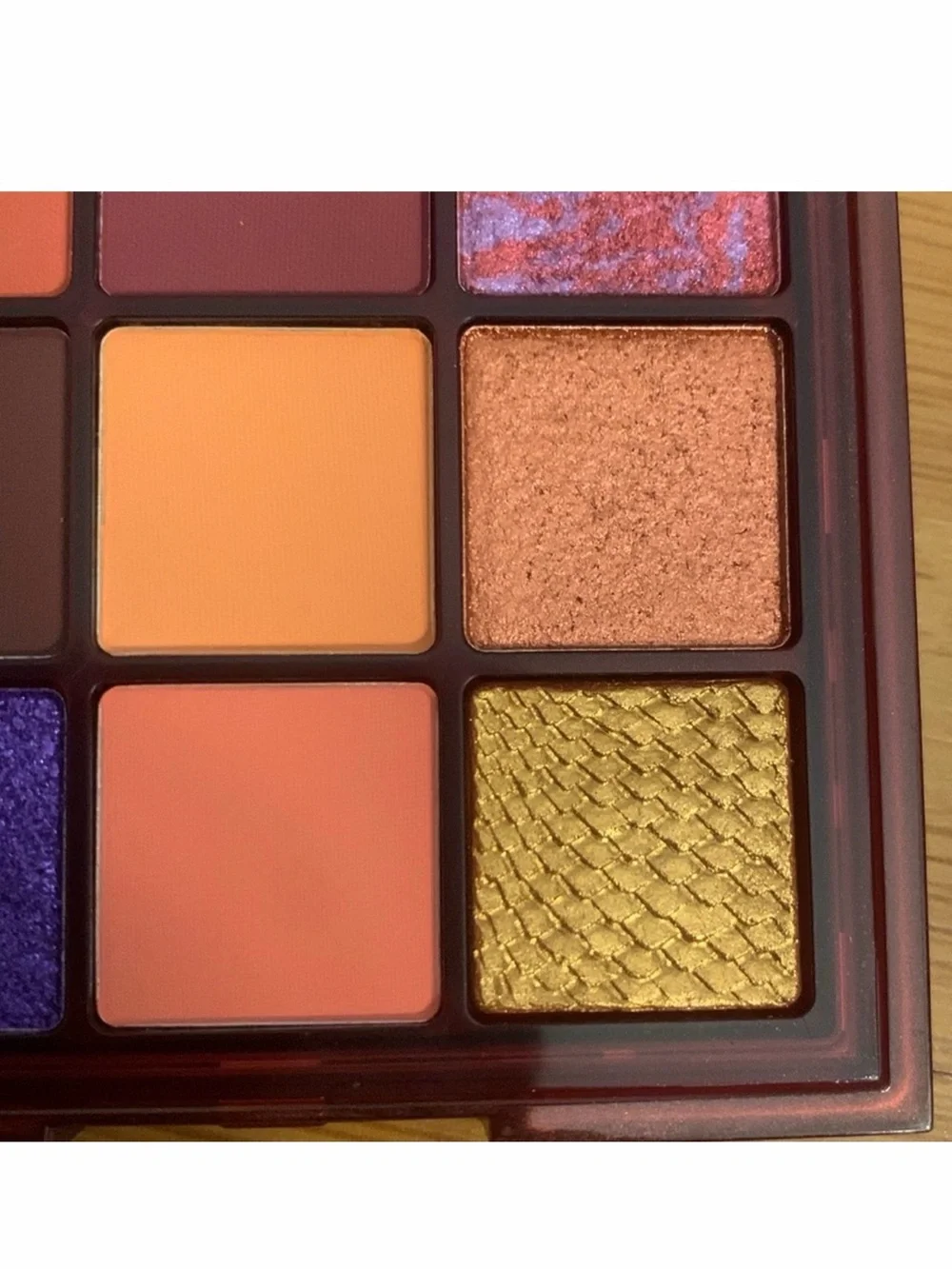 Huda Beauty Wild Chameleon Eyeshadow Palette - New in Box